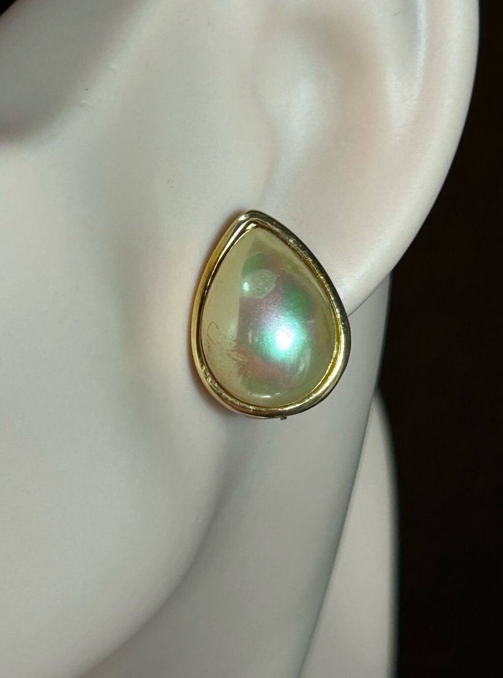 Vintage 18k solid yellow gold large teardrop faux pearl stud post earrings